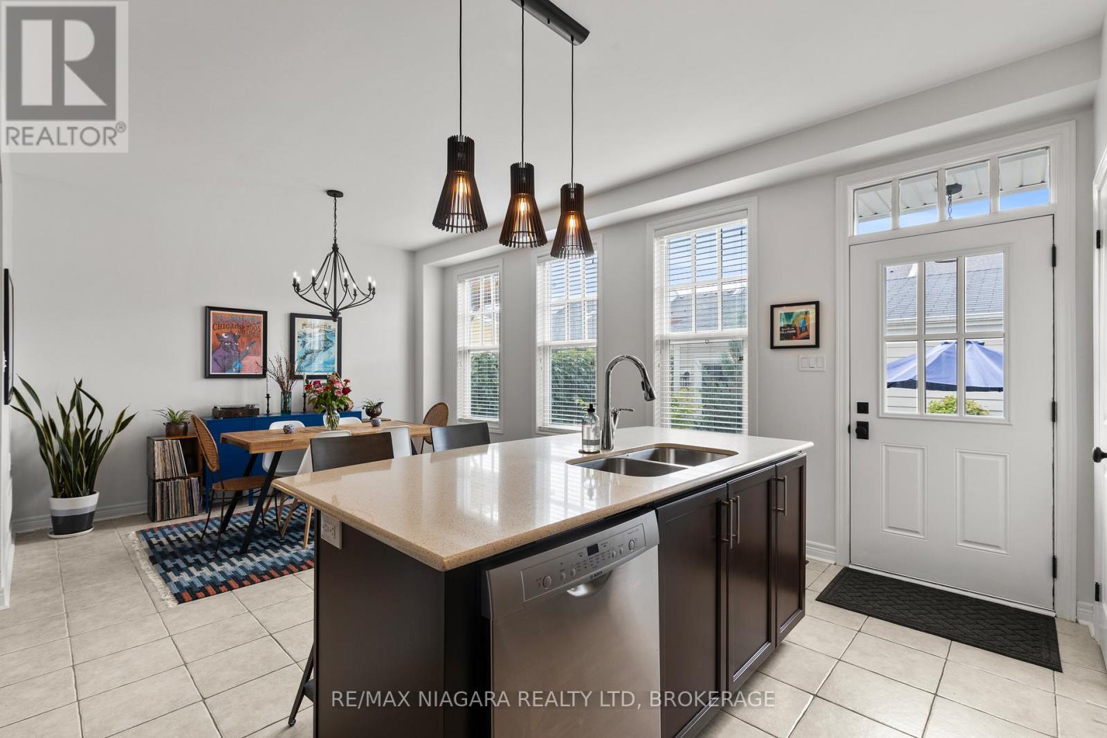 3 Blackbird Street, Niagara-On-The-Lake (Town), ON - Indoor Photo Showing Kitchen With Double Sink