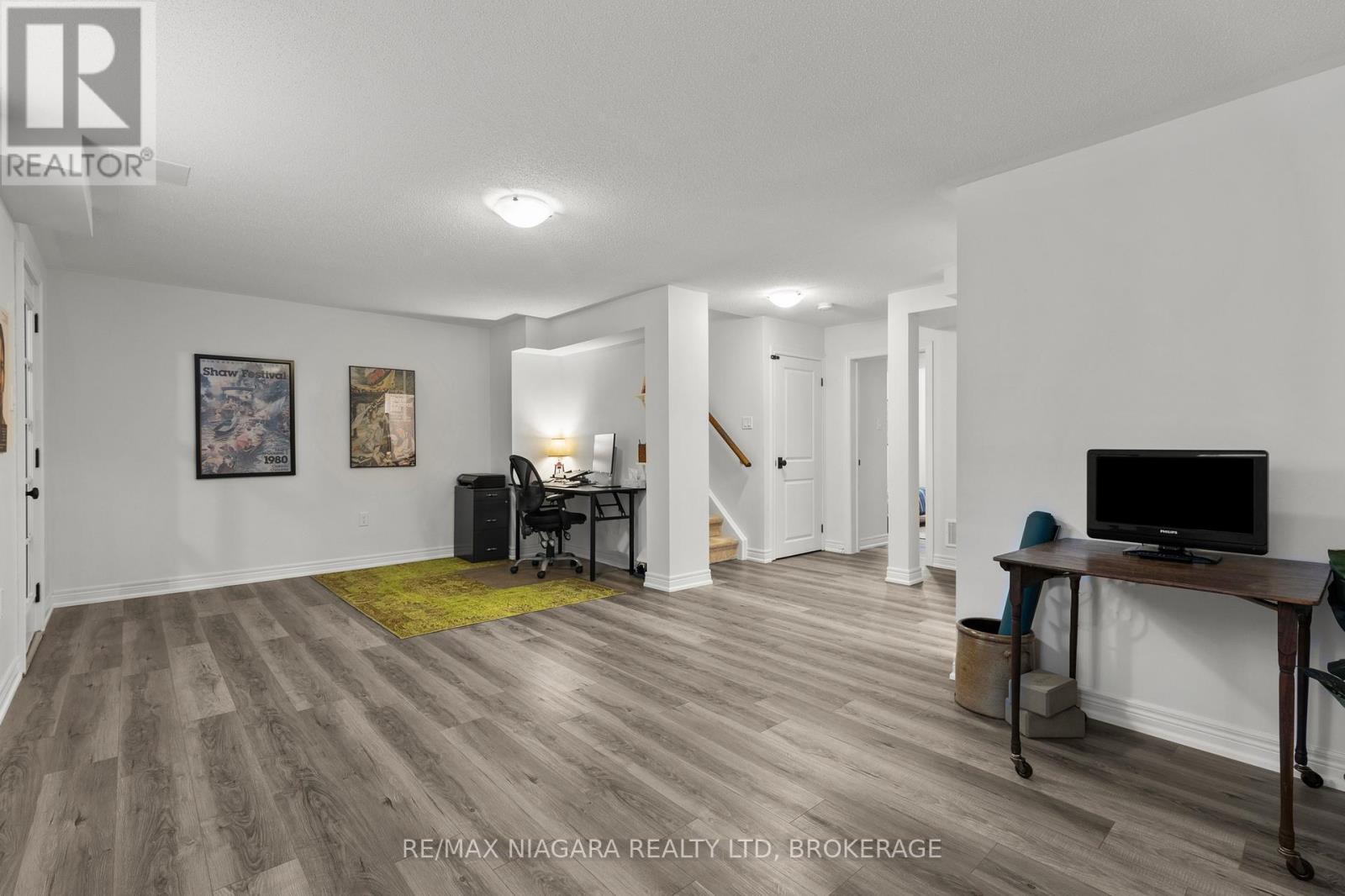 3 Blackbird Street, Niagara-On-The-Lake (Town), ON - Indoor Photo Showing Living Room