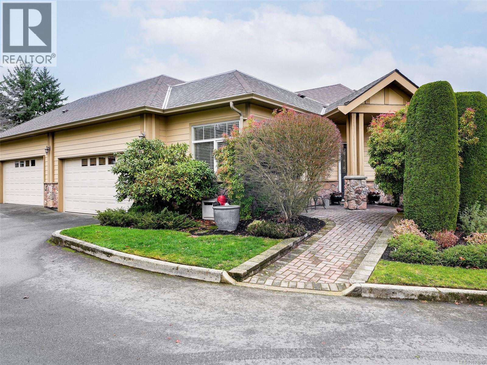 25 1286 Tolmie Ave, Saanich, BC - Outdoor