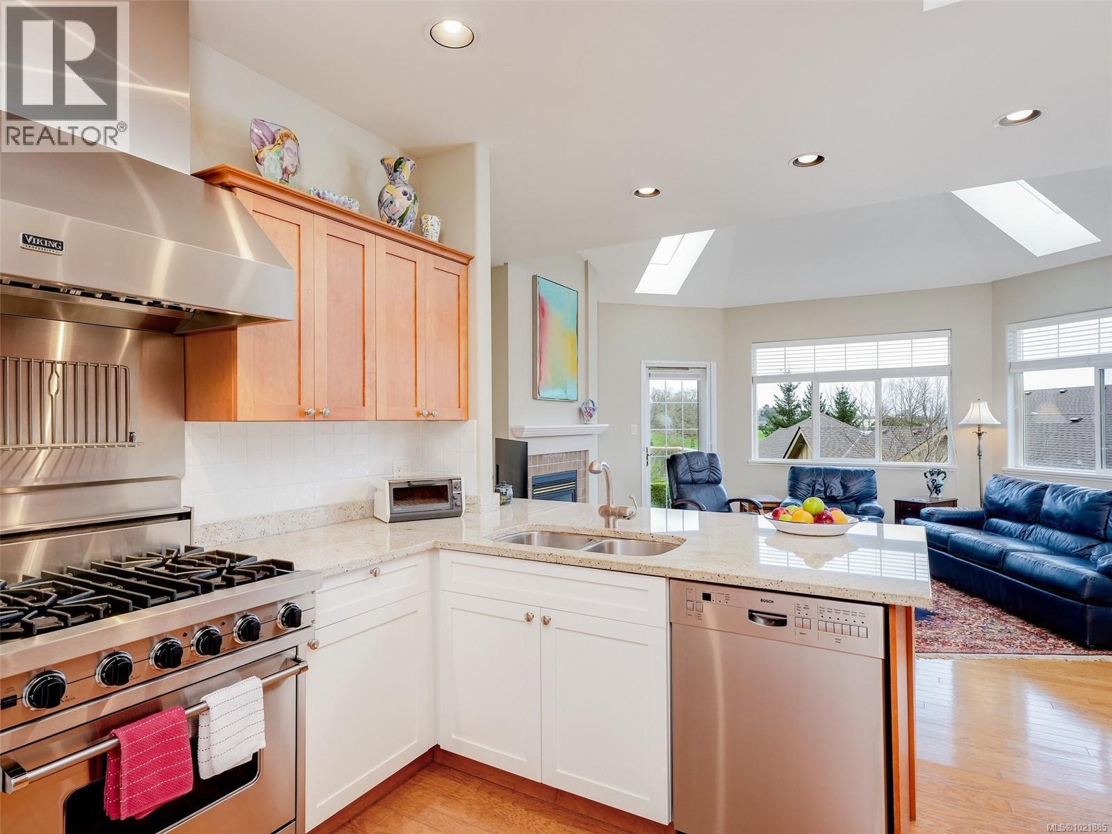 25 1286 Tolmie Ave, Saanich, BC - Indoor Photo Showing Kitchen With Double Sink