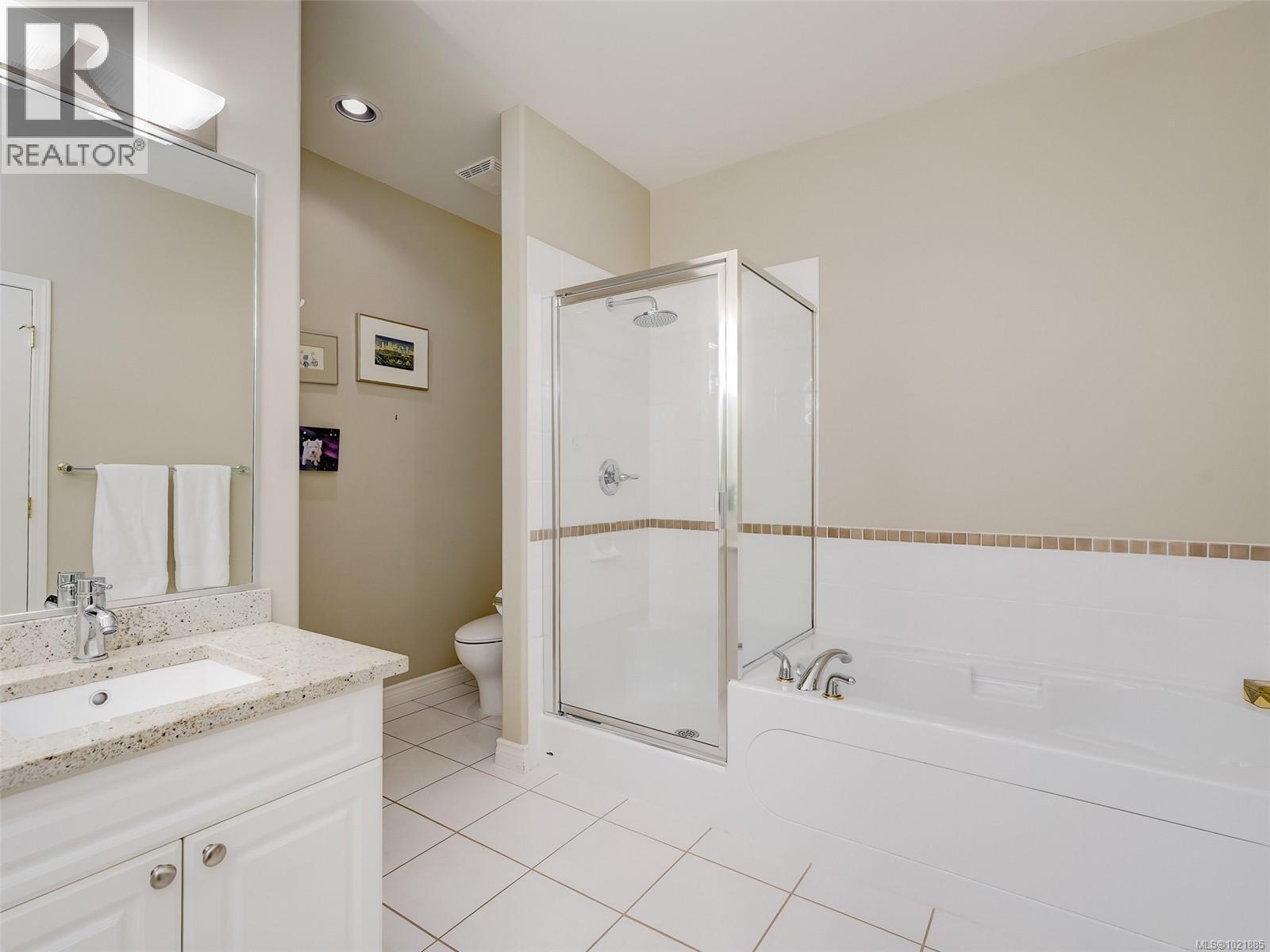 25 1286 Tolmie Ave, Saanich, BC - Indoor Photo Showing Bathroom