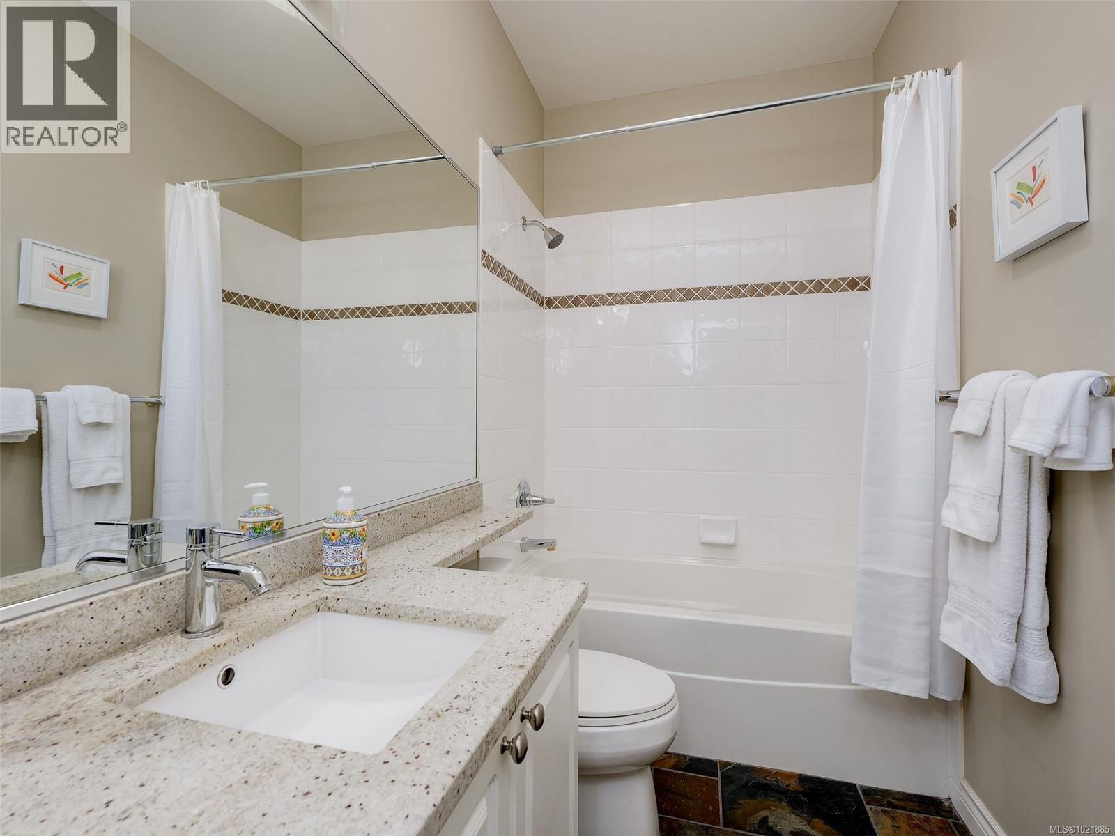 25 1286 Tolmie Ave, Saanich, BC - Indoor Photo Showing Bathroom