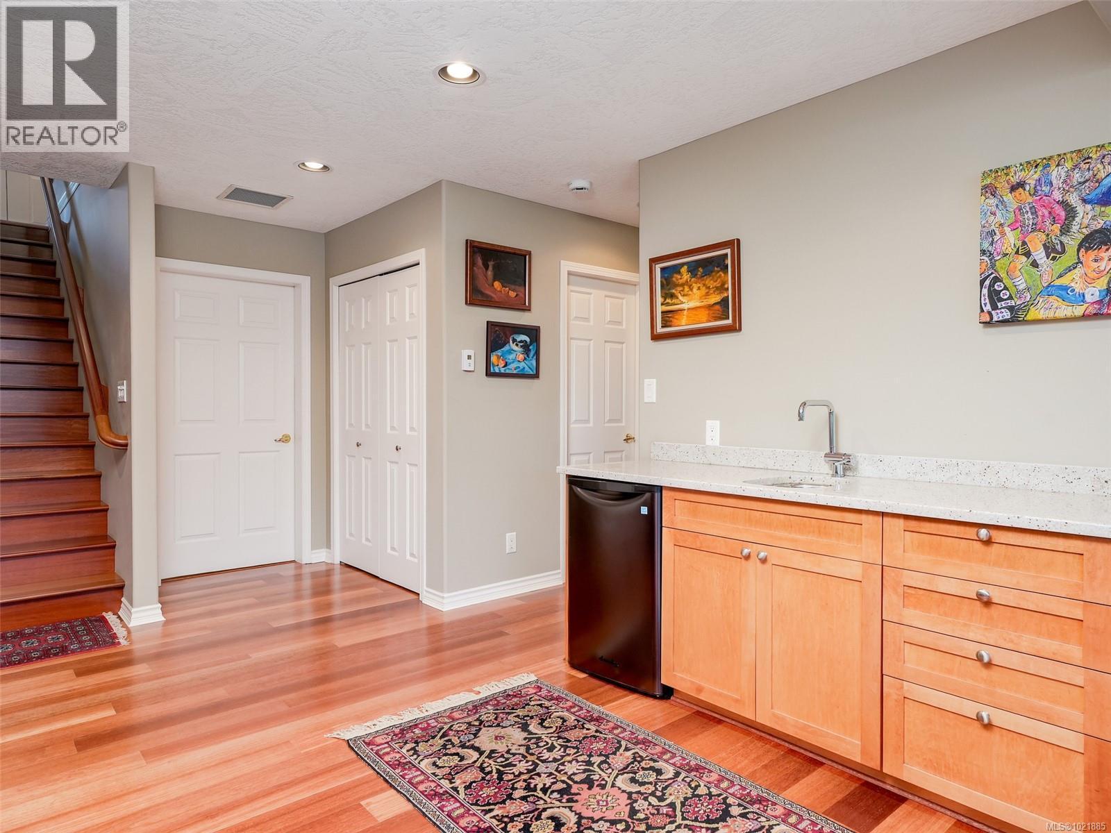 25 1286 Tolmie Ave, Saanich, BC - Indoor