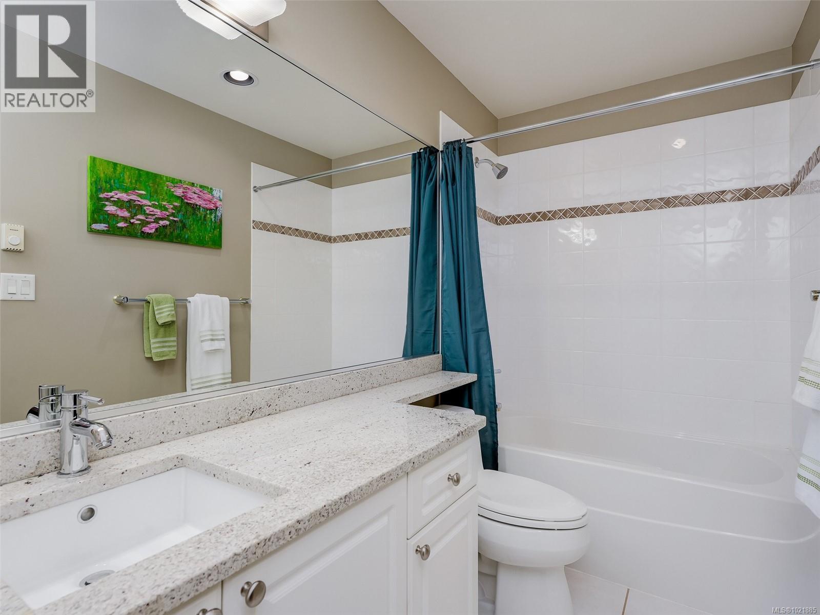25 1286 Tolmie Ave, Saanich, BC - Indoor Photo Showing Bathroom
