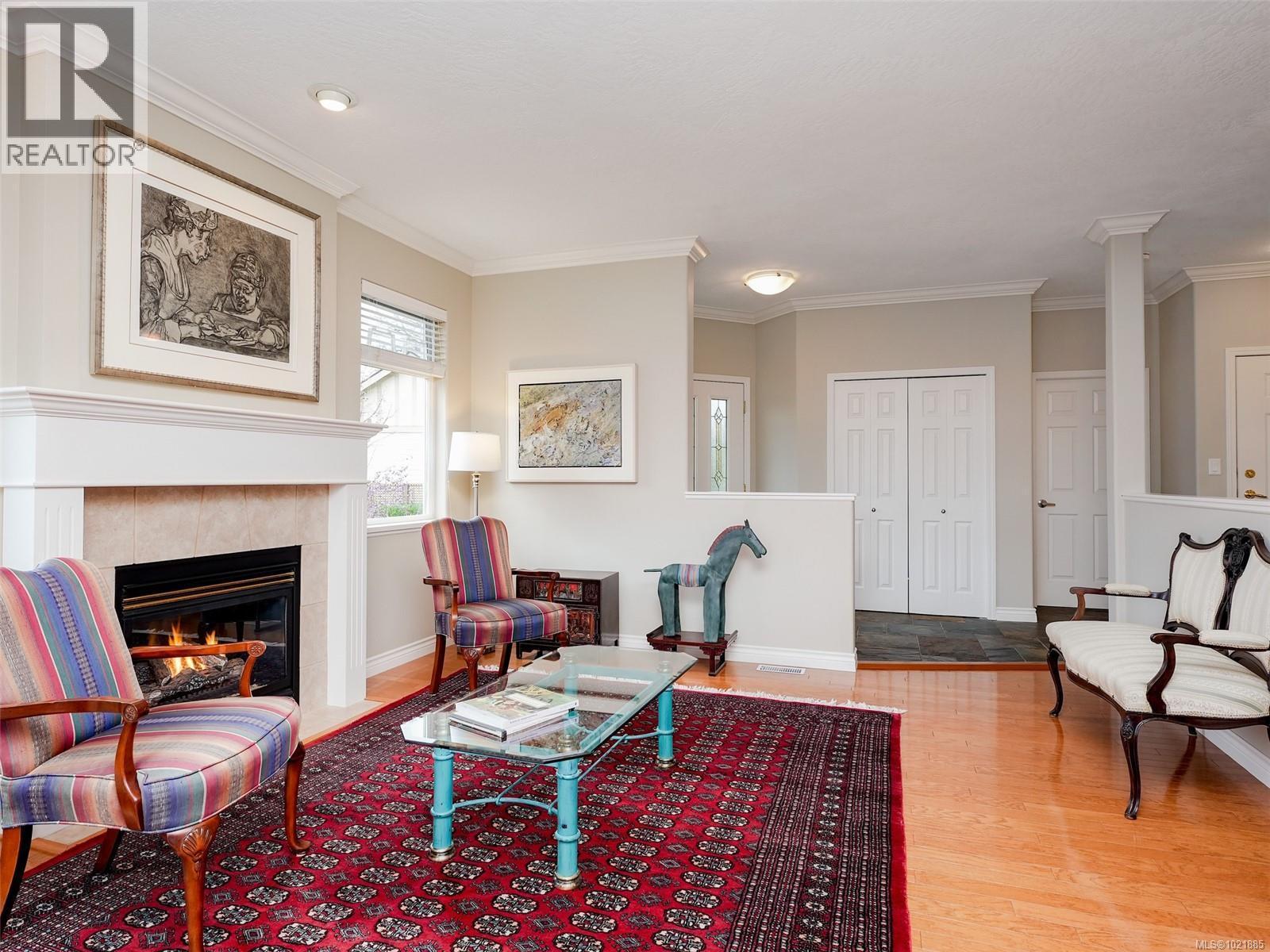 25 1286 Tolmie Ave, Saanich, BC - Indoor Photo Showing Living Room With Fireplace