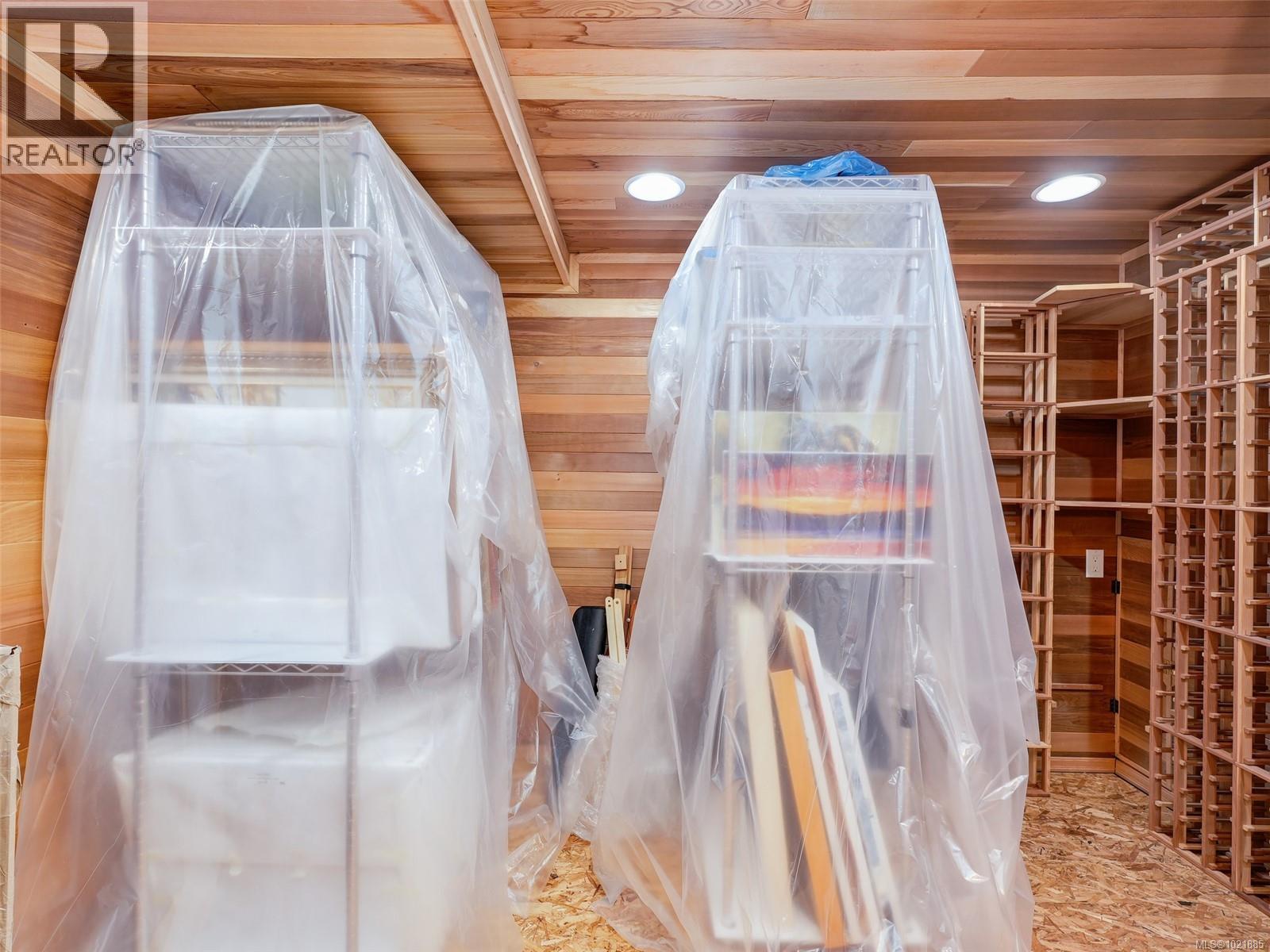 25 1286 Tolmie Ave, Saanich, BC - Indoor