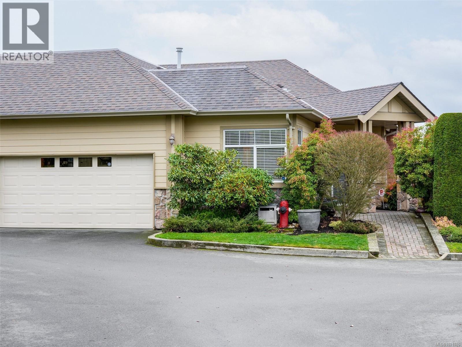 25 1286 Tolmie Ave, Saanich, BC - Outdoor