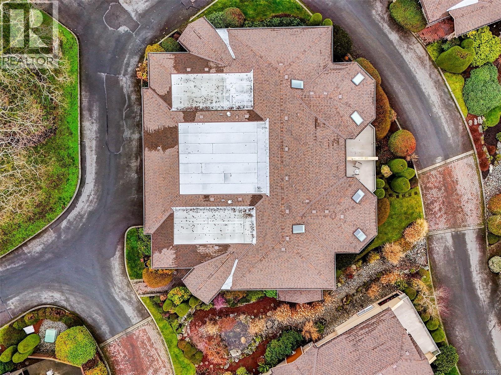 25 1286 Tolmie Ave, Saanich, BC - Outdoor