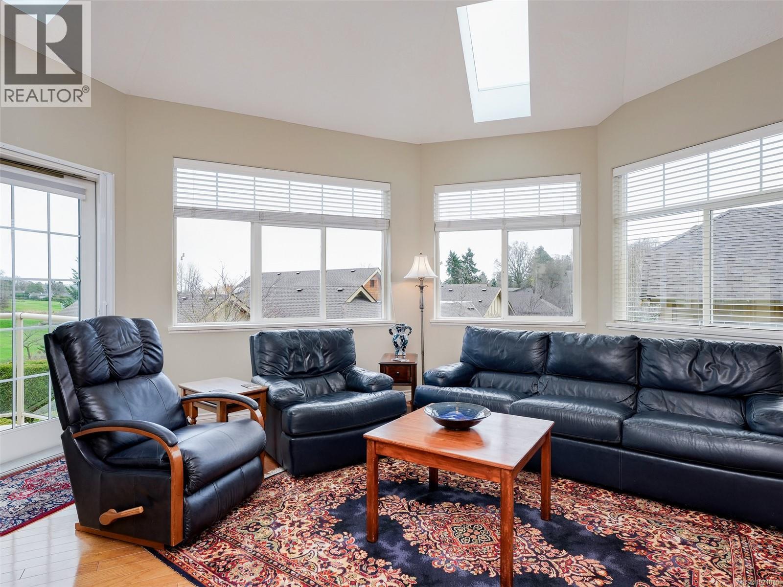 25 1286 Tolmie Ave, Saanich, BC - Indoor Photo Showing Living Room