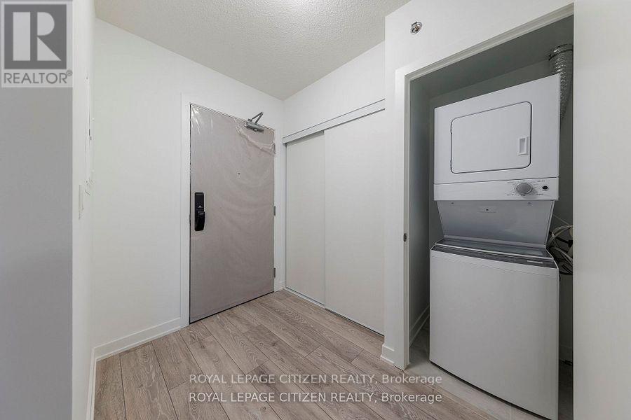 B418 - 3200 Dakota Common, Burlington, ON - Indoor Photo Showing Laundry Room