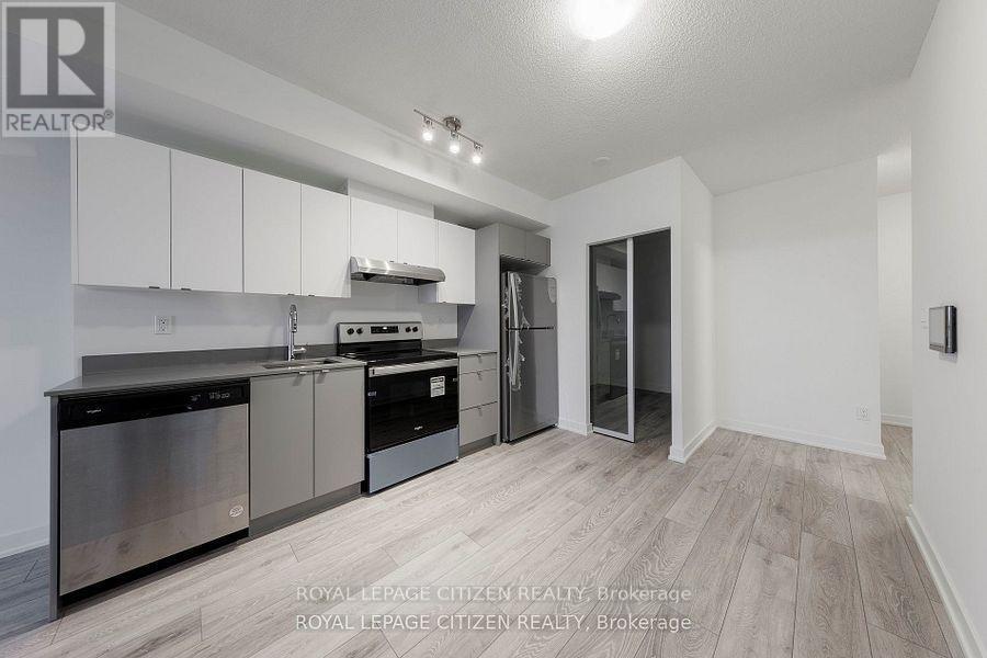 B418 - 3200 Dakota Common, Burlington, ON - Indoor Photo Showing Kitchen