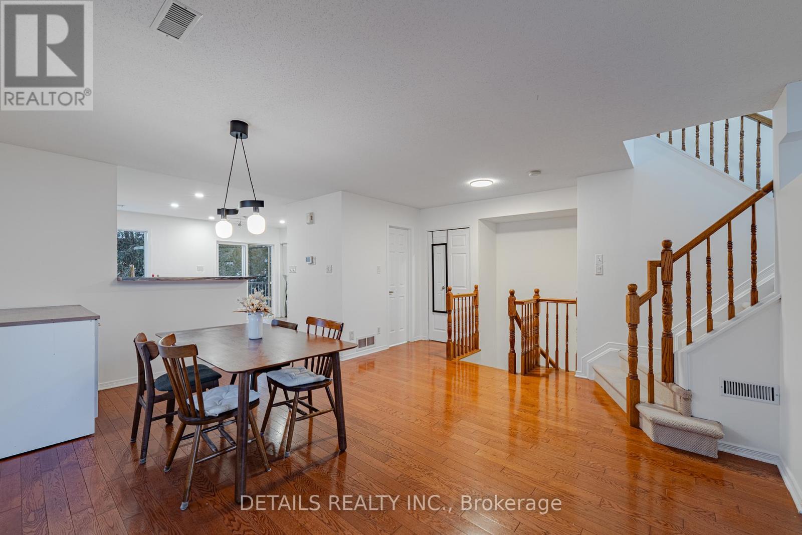 376 Wiffen Private, Ottawa, ON - Indoor Photo Showing Dining Room