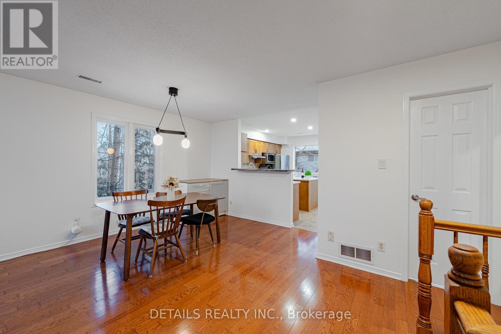 376 Wiffen Private, Ottawa, ON - Indoor Photo Showing Dining Room