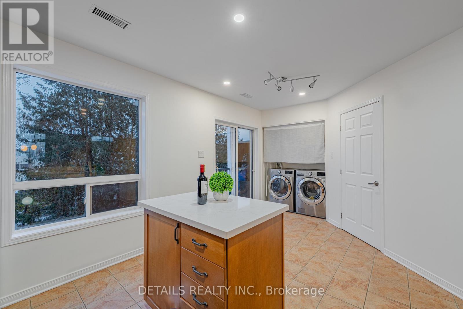 376 Wiffen Private, Ottawa, ON - Indoor Photo Showing Laundry Room