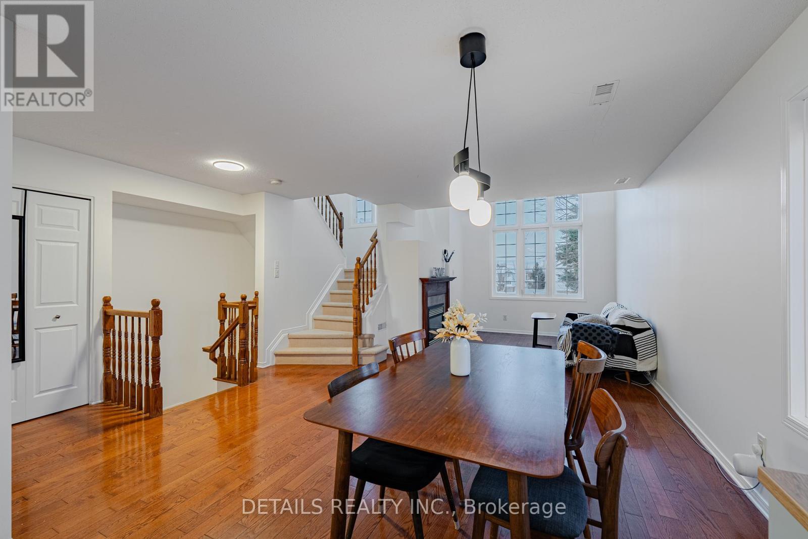 376 Wiffen Private, Ottawa, ON - Indoor Photo Showing Dining Room