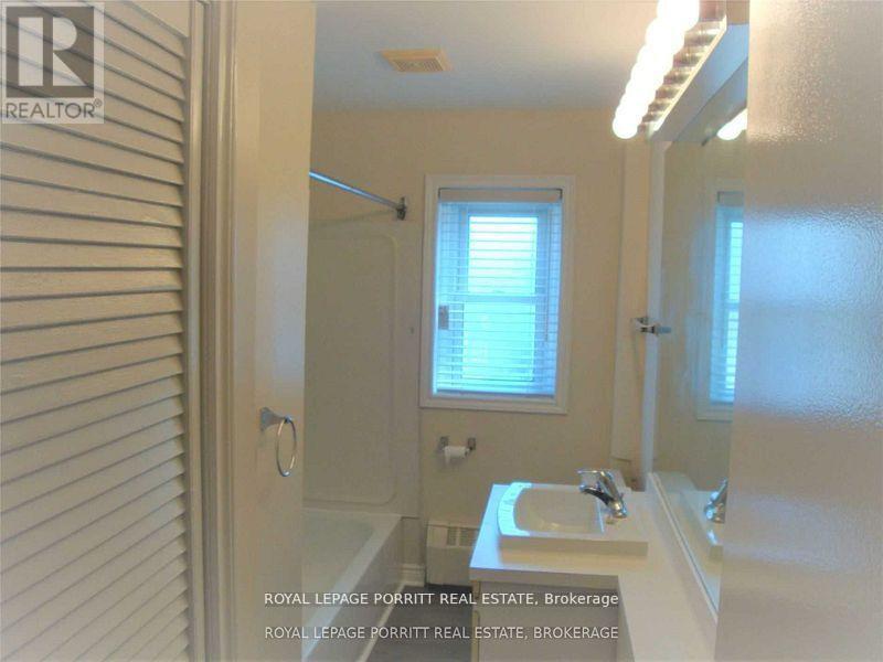 4 - 2773 Lake Shore Boulevard W, Toronto, ON - Photo Showing Bathroom