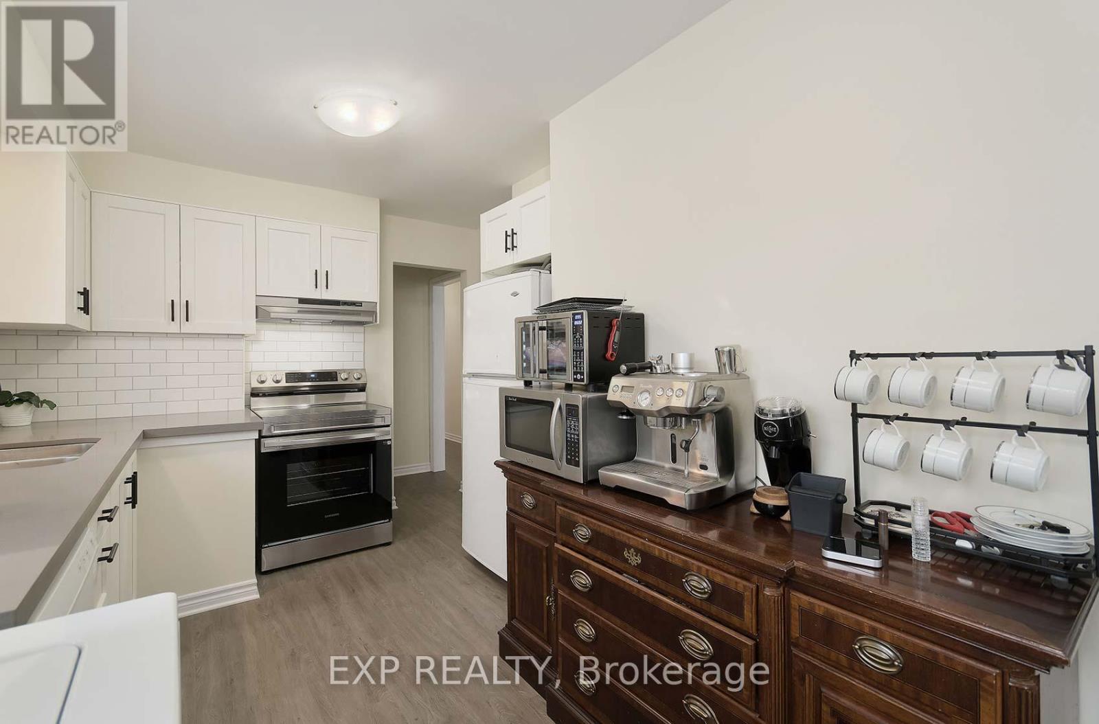 22A Bernick Drive, Barrie, ON - Indoor Photo Showing Kitchen