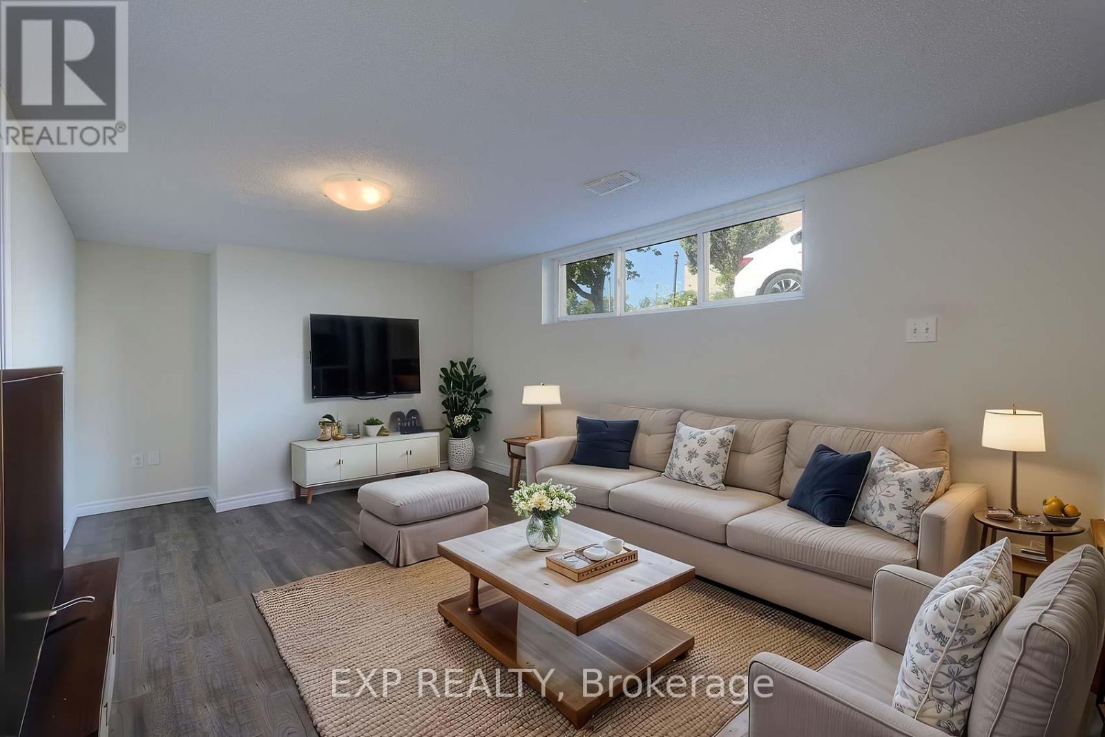 22A Bernick Drive, Barrie, ON - Indoor Photo Showing Living Room