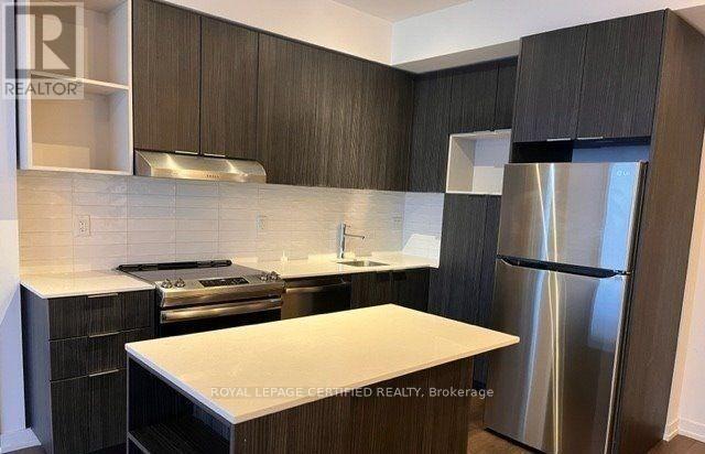 813 - 2520 Eglinton Avenue W, Mississauga, ON - Indoor Photo Showing Kitchen With Upgraded Kitchen