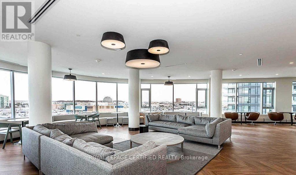 813 - 2520 Eglinton Avenue W, Mississauga, ON - Indoor Photo Showing Living Room