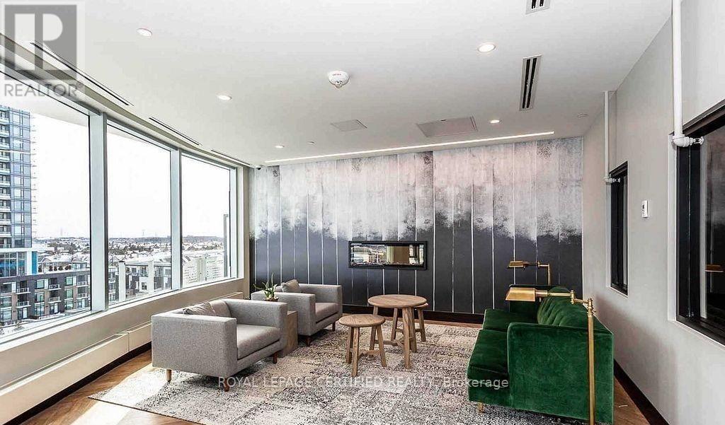 813 - 2520 Eglinton Avenue W, Mississauga, ON - Indoor