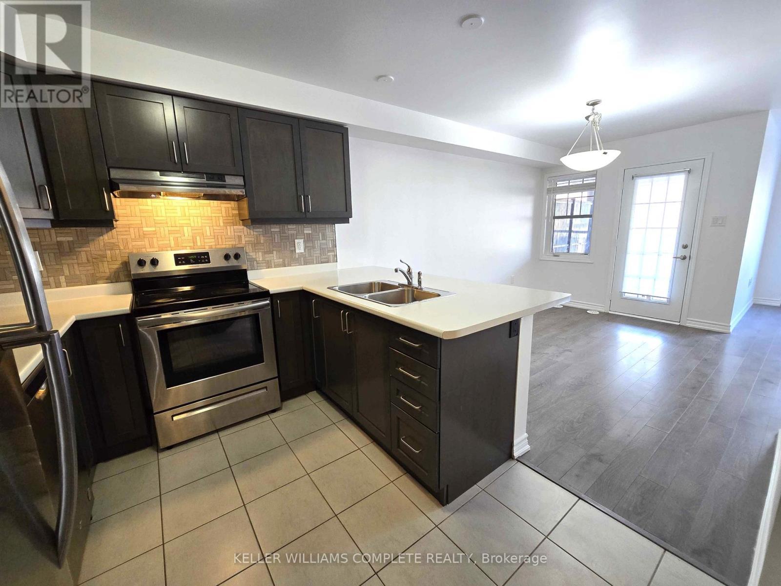 518 Buckeye Court, Milton, ON - Indoor Photo Showing Kitchen With Double Sink