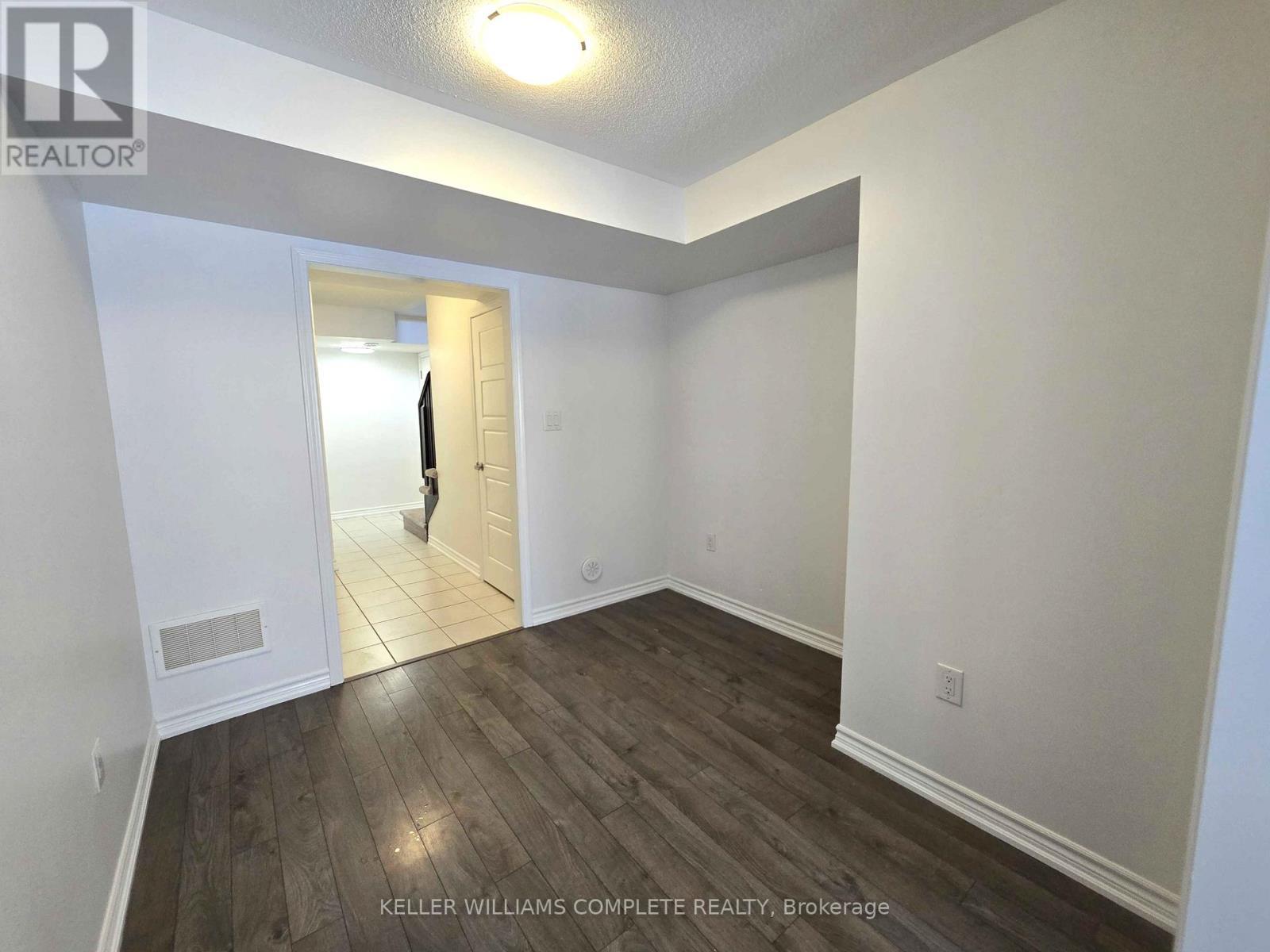 front entry - flexible space with nook - 518 Buckeye Court, Milton, ON - Indoor Photo Showing Other Room