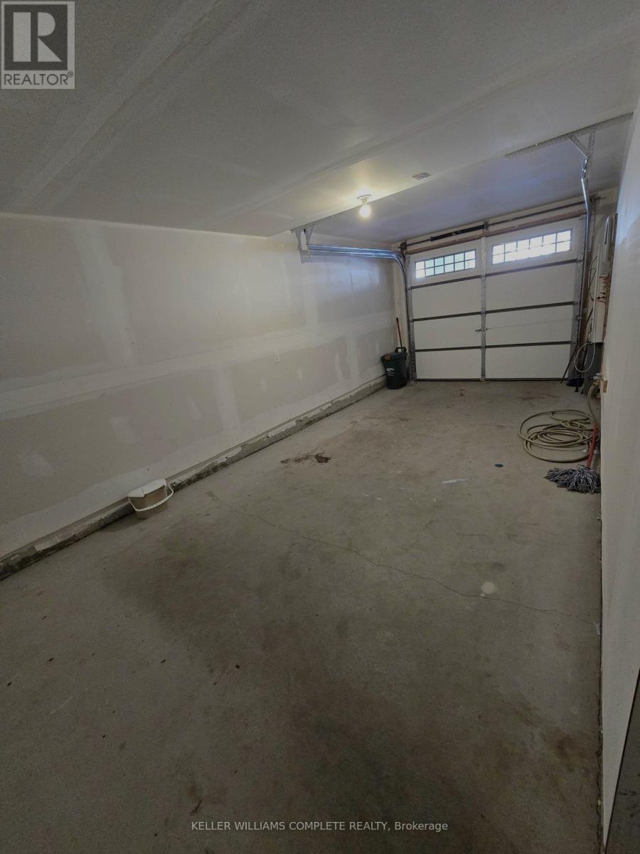 fits 1 vehicle - 518 Buckeye Court, Milton, ON - Indoor Photo Showing Garage