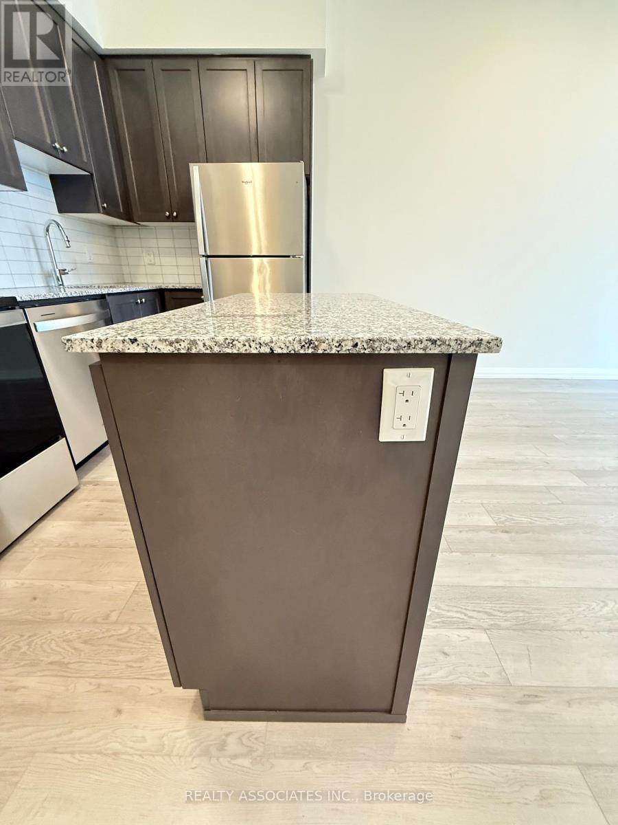 103 - 3006 William Cutmore Boulevard, Oakville, ON - Indoor Photo Showing Kitchen With Upgraded Kitchen