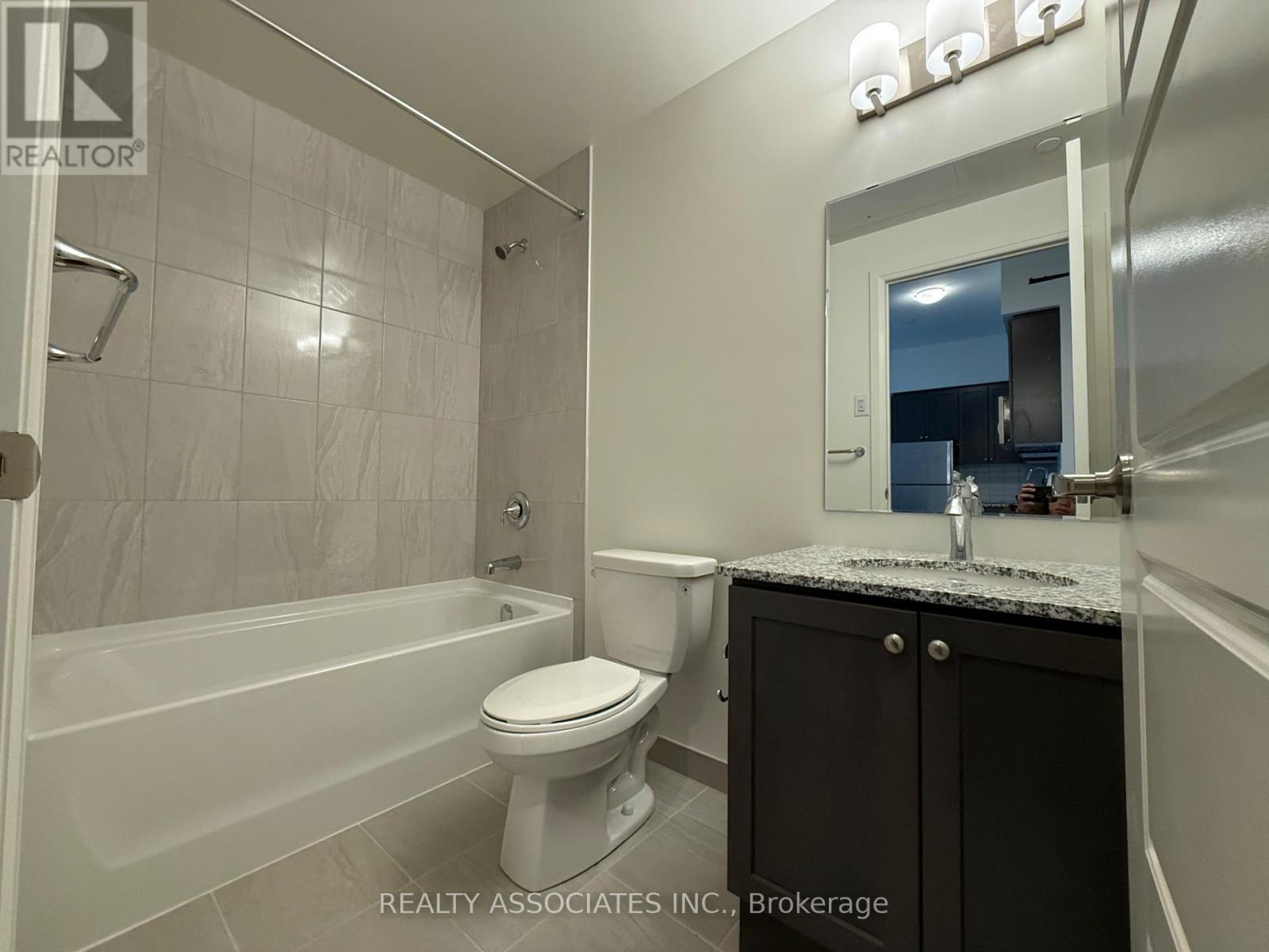 103 - 3006 William Cutmore Boulevard, Oakville, ON - Indoor Photo Showing Bathroom