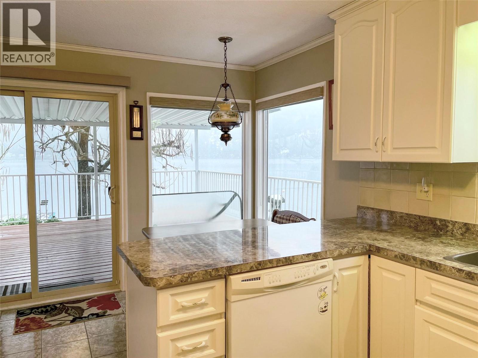 1995 Kelly Court, Christina Lake, BC - Indoor Photo Showing Kitchen