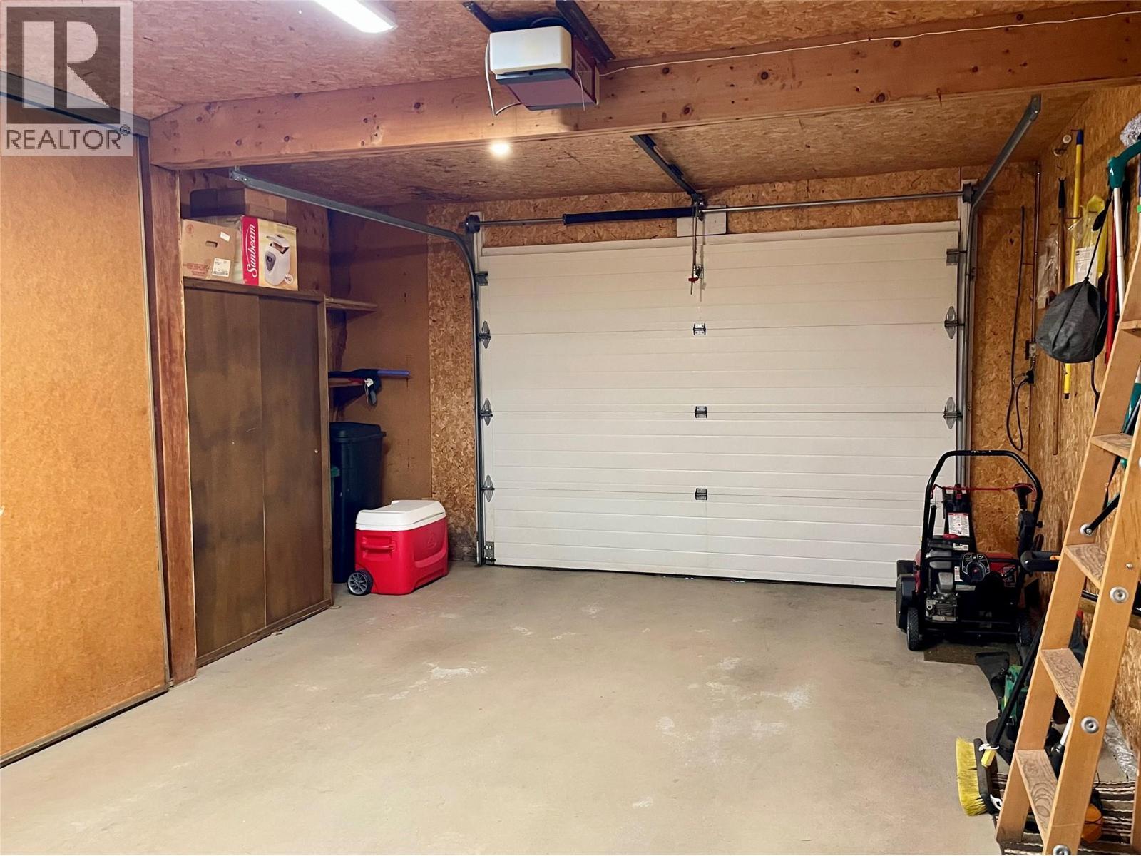 1995 Kelly Court, Christina Lake, BC - Indoor Photo Showing Garage