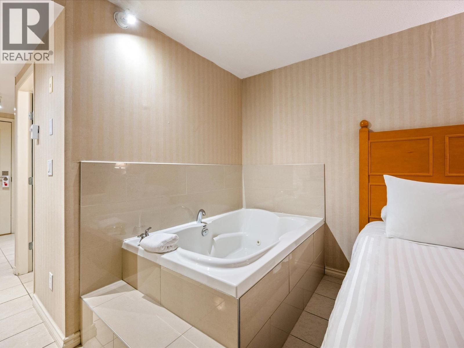 215 4319 Main Street, Whistler, BC - Indoor Photo Showing Bathroom