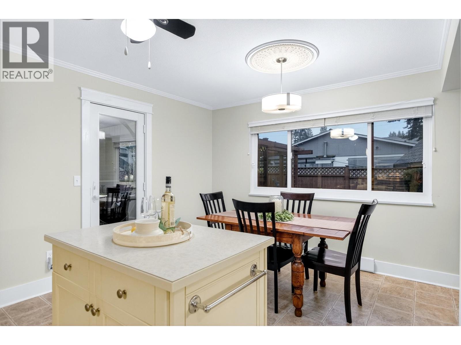 3960 Robin Place, Port Coquitlam, BC - Indoor Photo Showing Dining Room