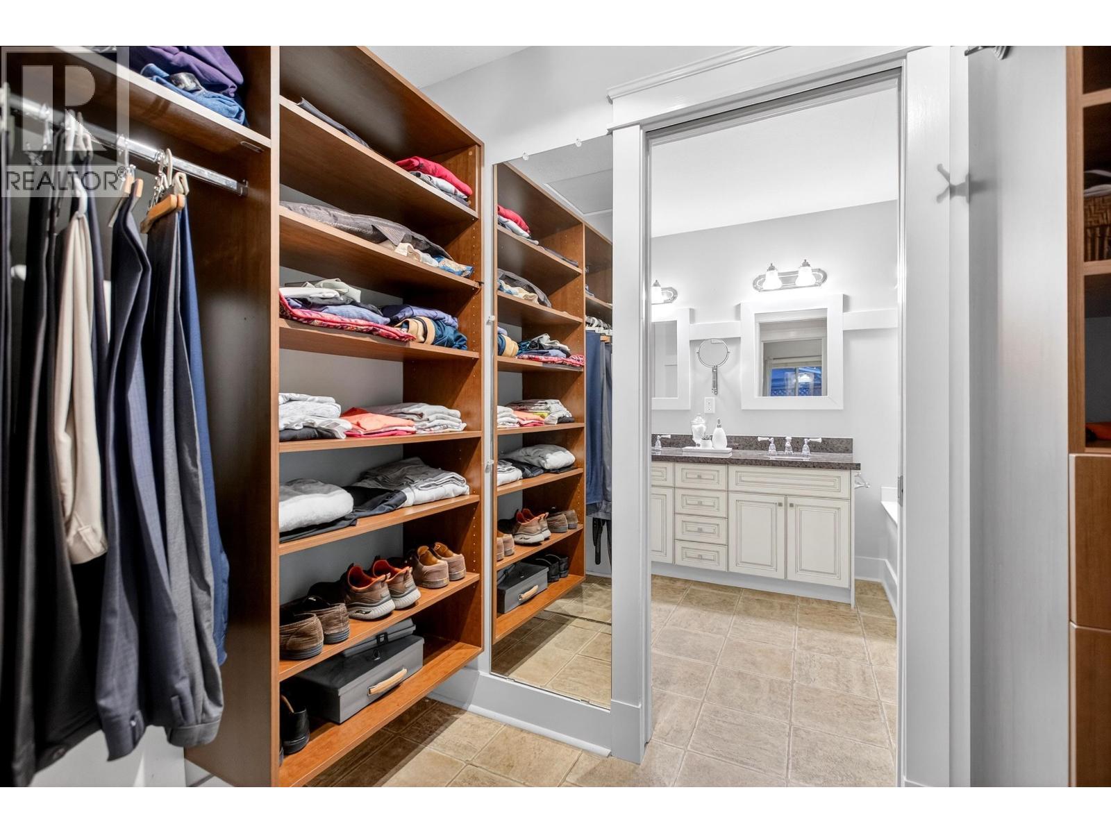 3960 Robin Place, Port Coquitlam, BC - Indoor With Storage