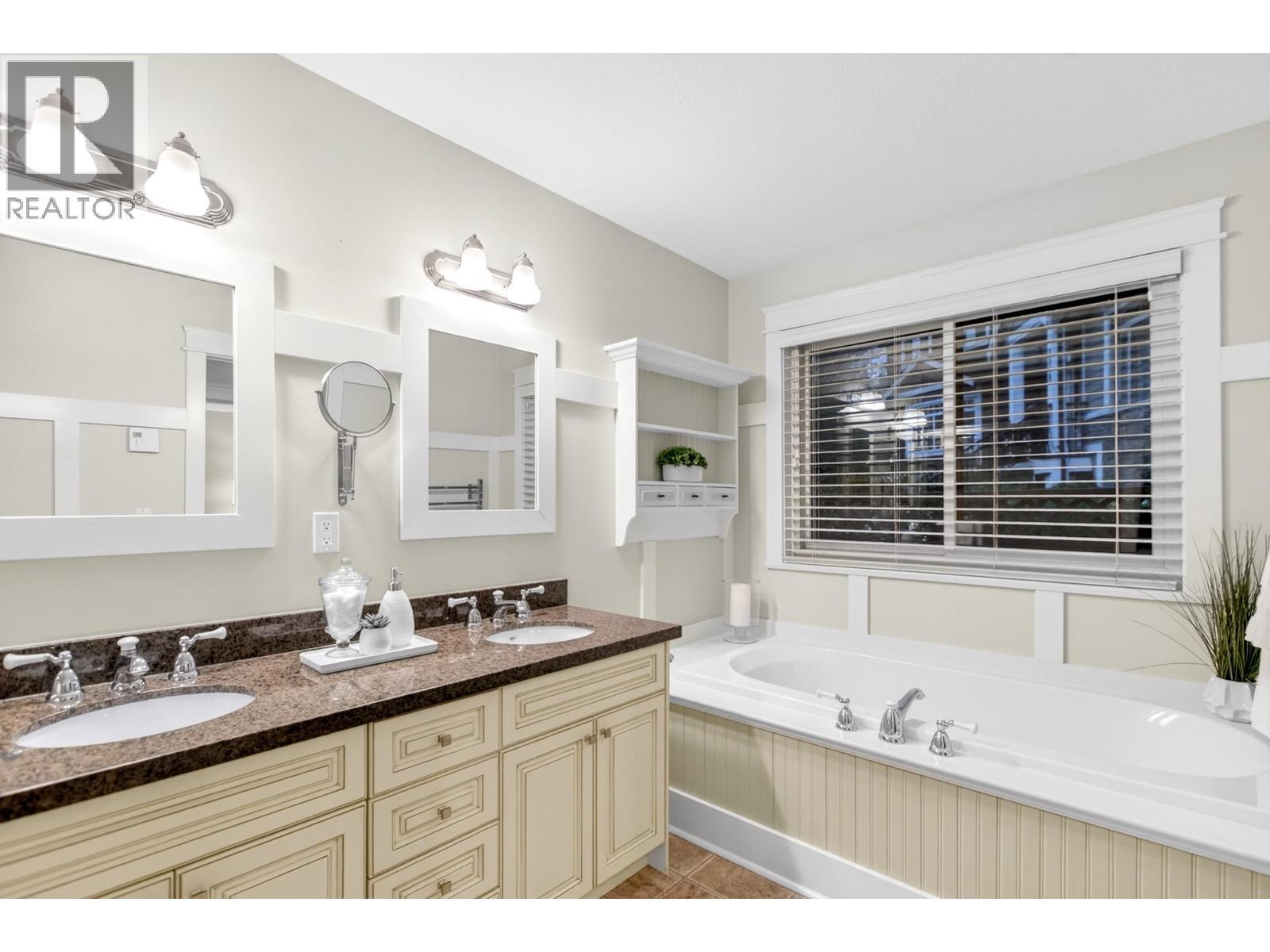 3960 Robin Place, Port Coquitlam, BC - Indoor Photo Showing Bathroom