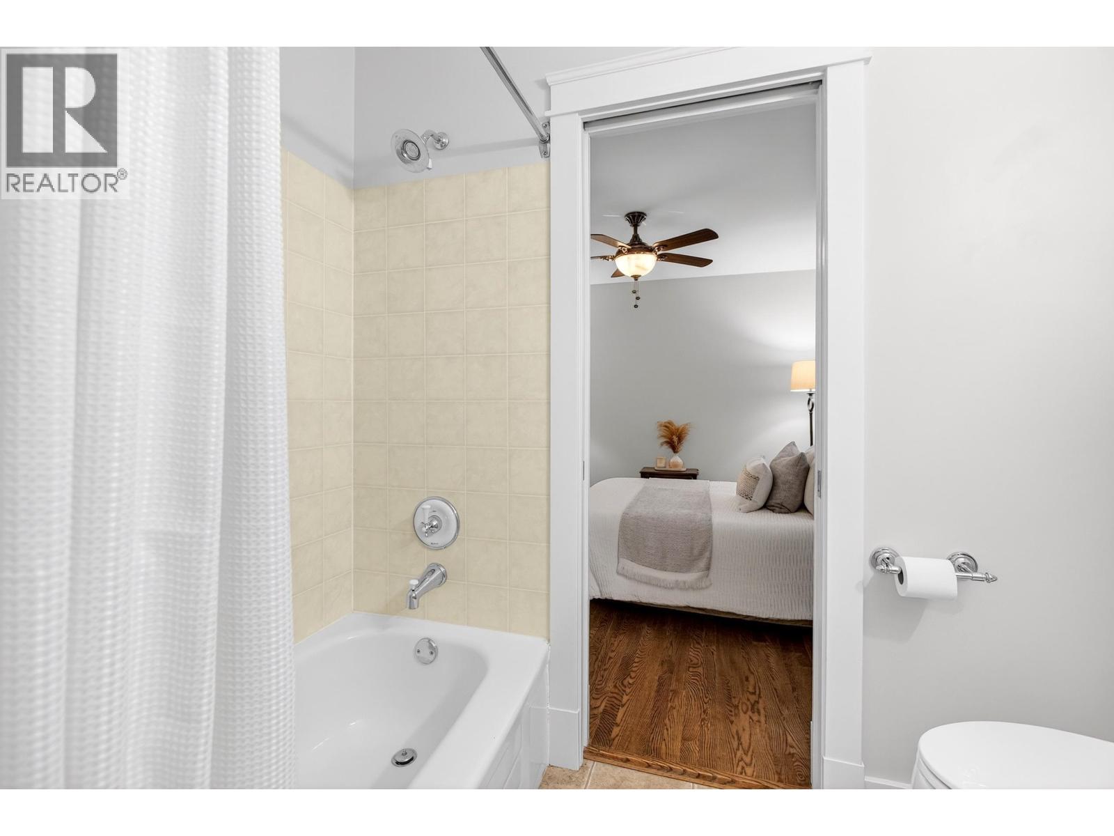 3960 Robin Place, Port Coquitlam, BC - Indoor Photo Showing Bathroom