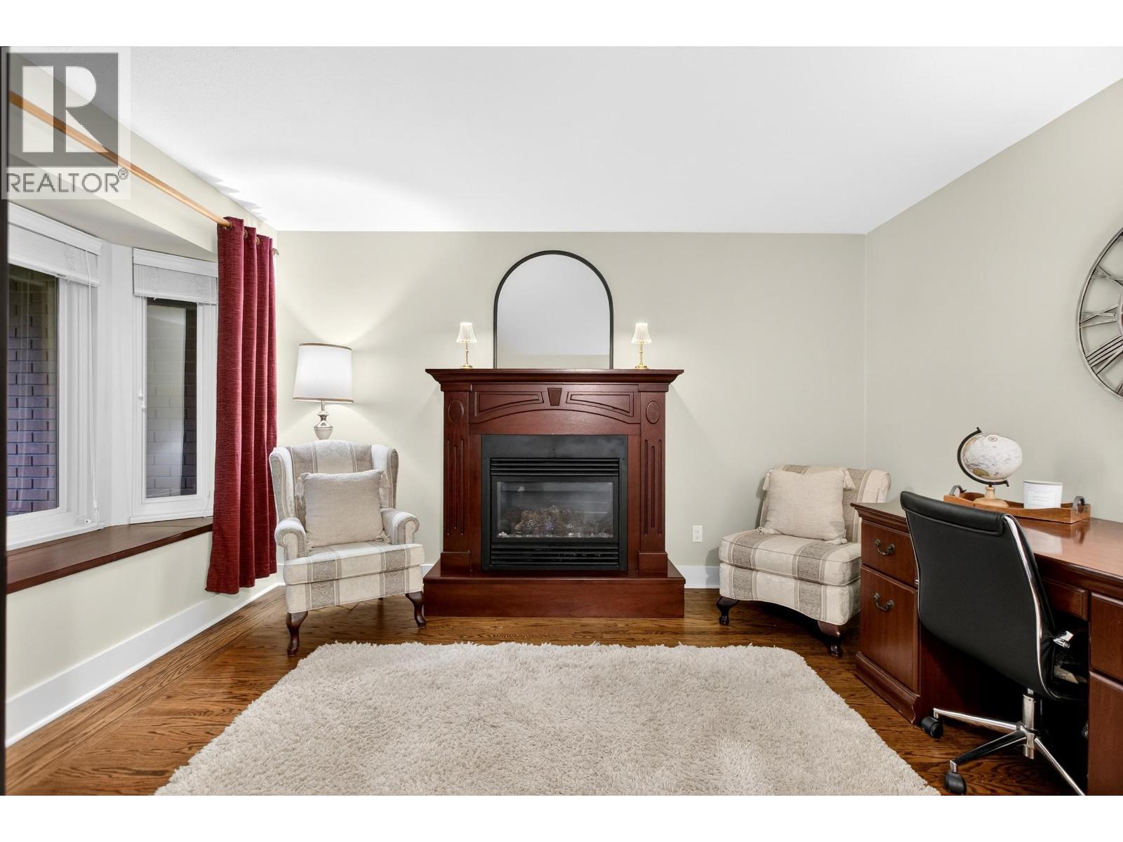 3960 Robin Place, Port Coquitlam, BC - Indoor Photo Showing Living Room With Fireplace
