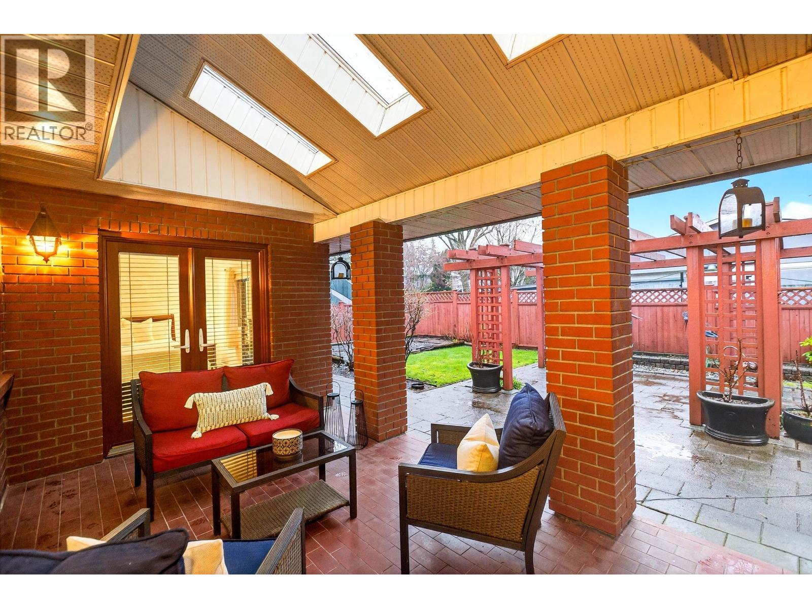 3960 Robin Place, Port Coquitlam, BC - Outdoor With Deck Patio Veranda With Exterior