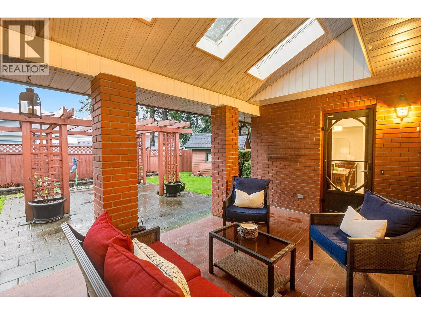 3960 Robin Place, Port Coquitlam, BC - Outdoor With Exterior