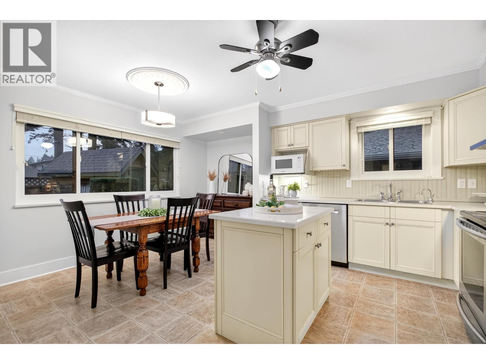 3960 Robin Place, Port Coquitlam, BC - Indoor