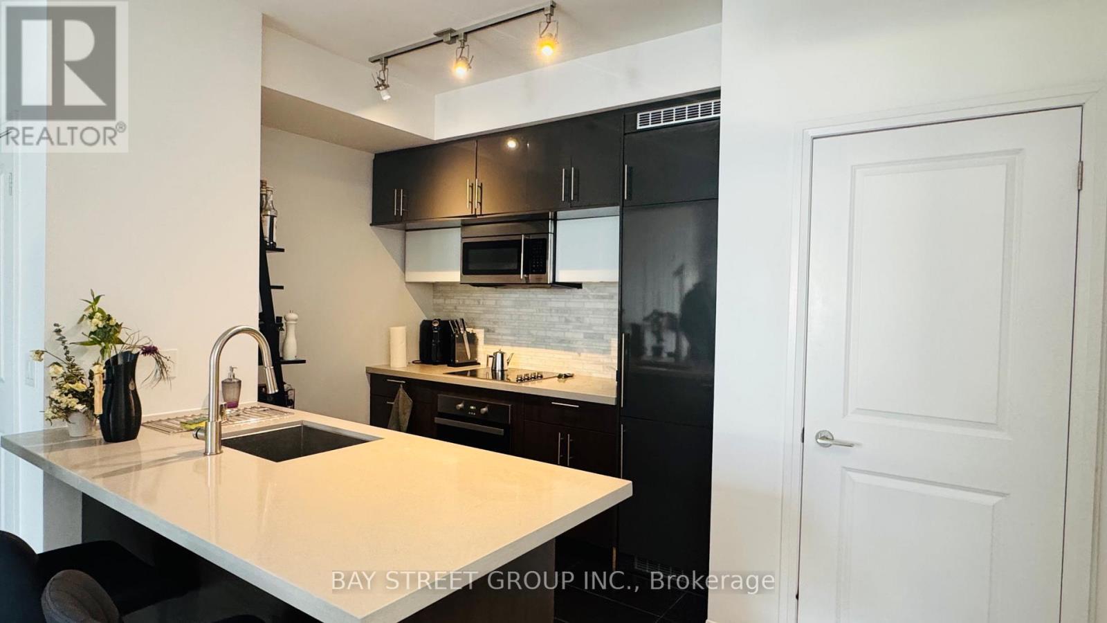 2307 - 8 Mercer Street, Toronto, ON - Indoor Photo Showing Kitchen