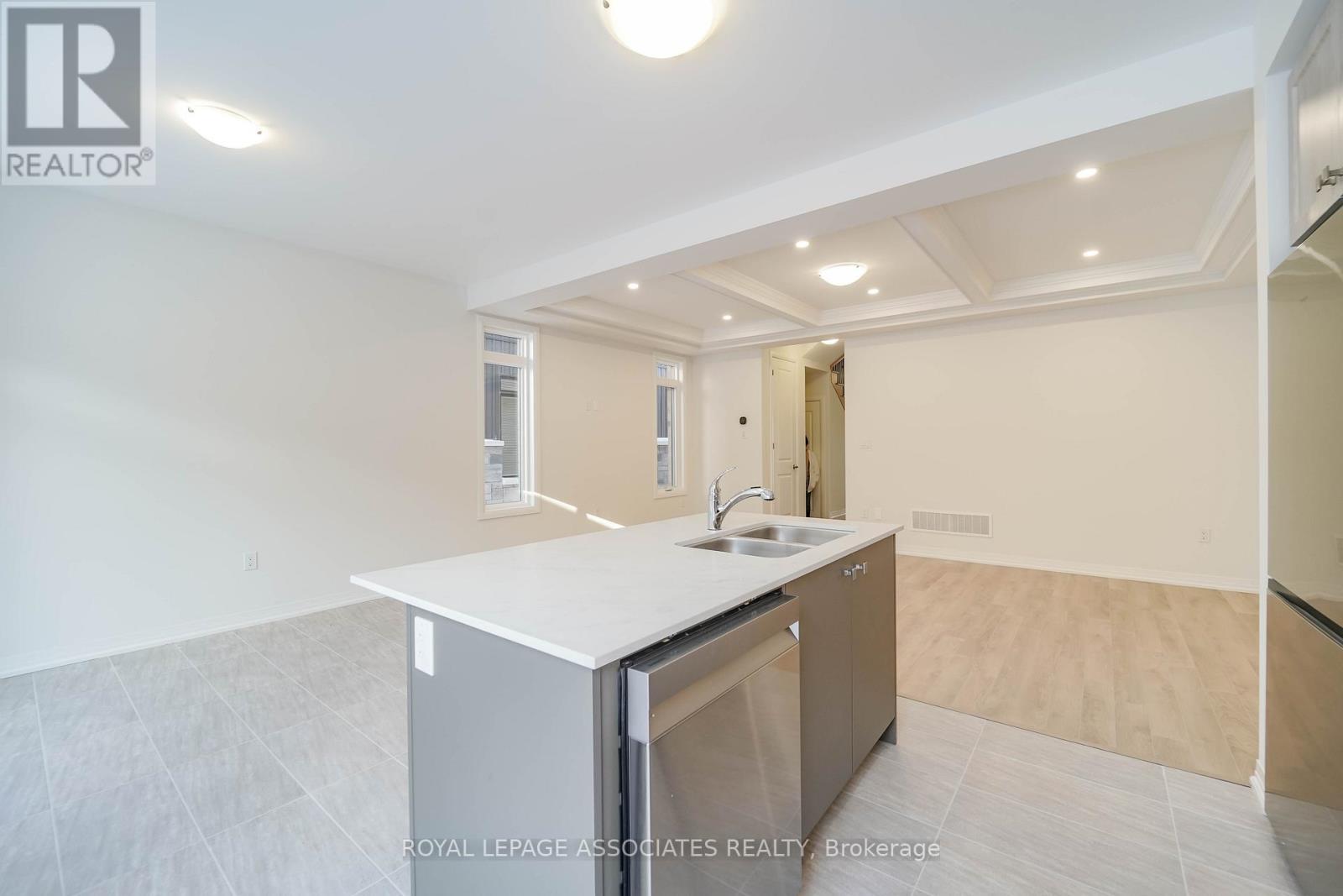 3038 Sideline 16 Road, Pickering, ON - Indoor Photo Showing Kitchen With Double Sink