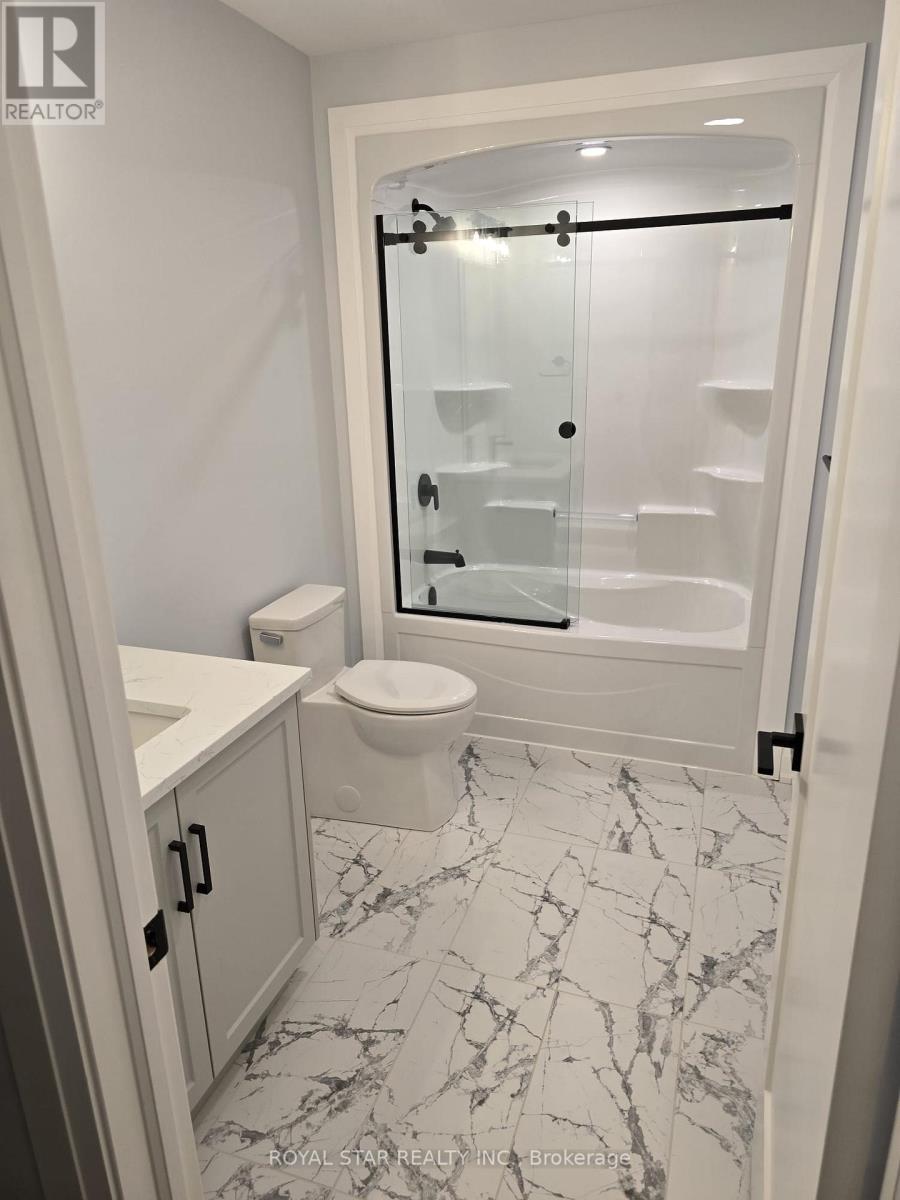 Upper - 6505 Alexa Common, Niagara Falls, ON - Indoor Photo Showing Bathroom