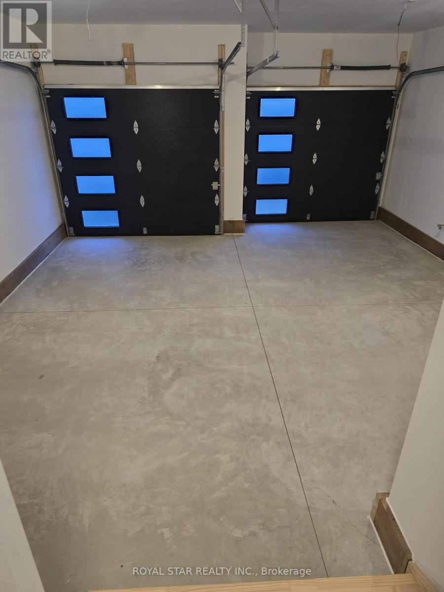 Upper - 6505 Alexa Common, Niagara Falls, ON - Indoor Photo Showing Garage