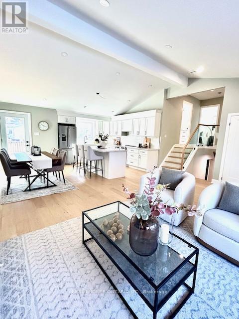 3406 Putter Place, Burlington, ON - Indoor Photo Showing Living Room