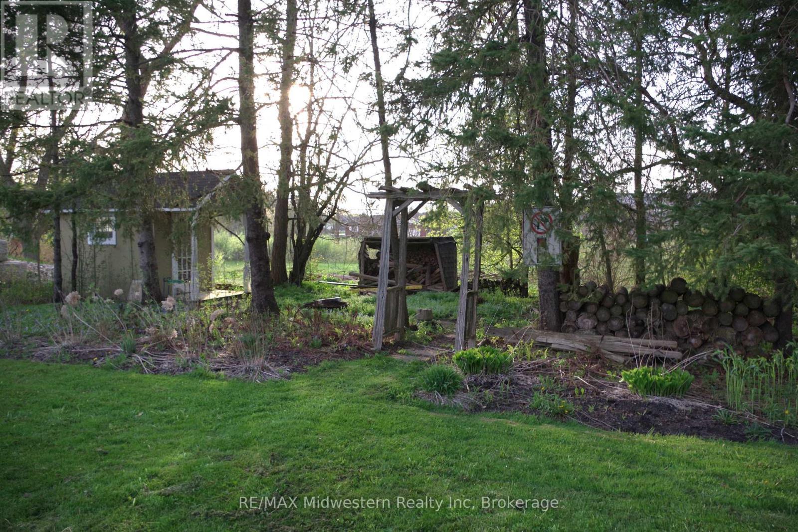 425 Wellington Street E, Wellington North (Mount Forest), ON - Outdoor