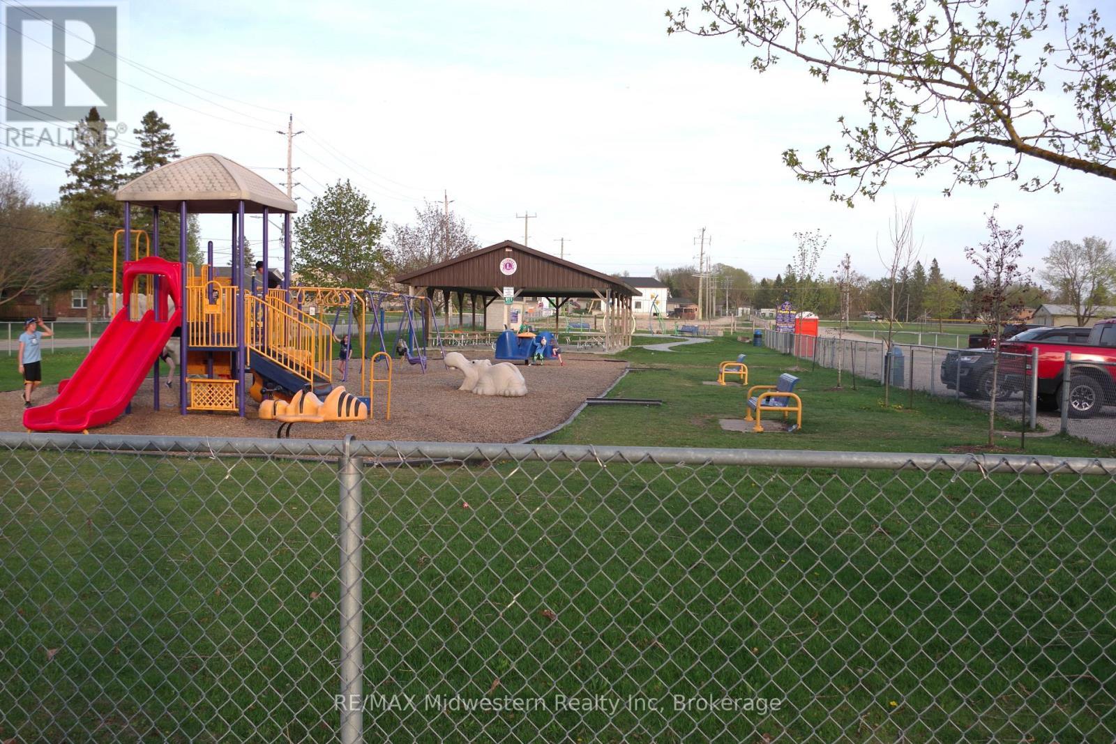 425 Wellington Street E, Wellington North (Mount Forest), ON - Outdoor