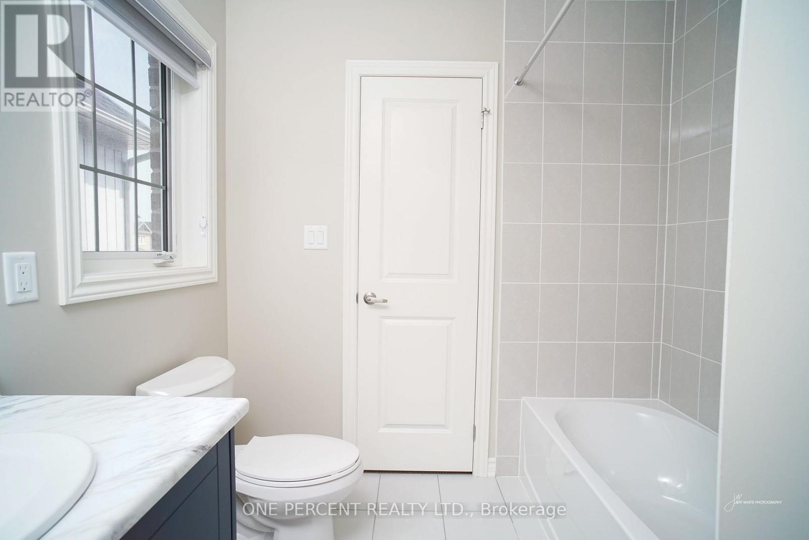 Washroom - 242 Springfield Crescent, Clearview (Stayner), ON - Indoor Photo Showing Bathroom