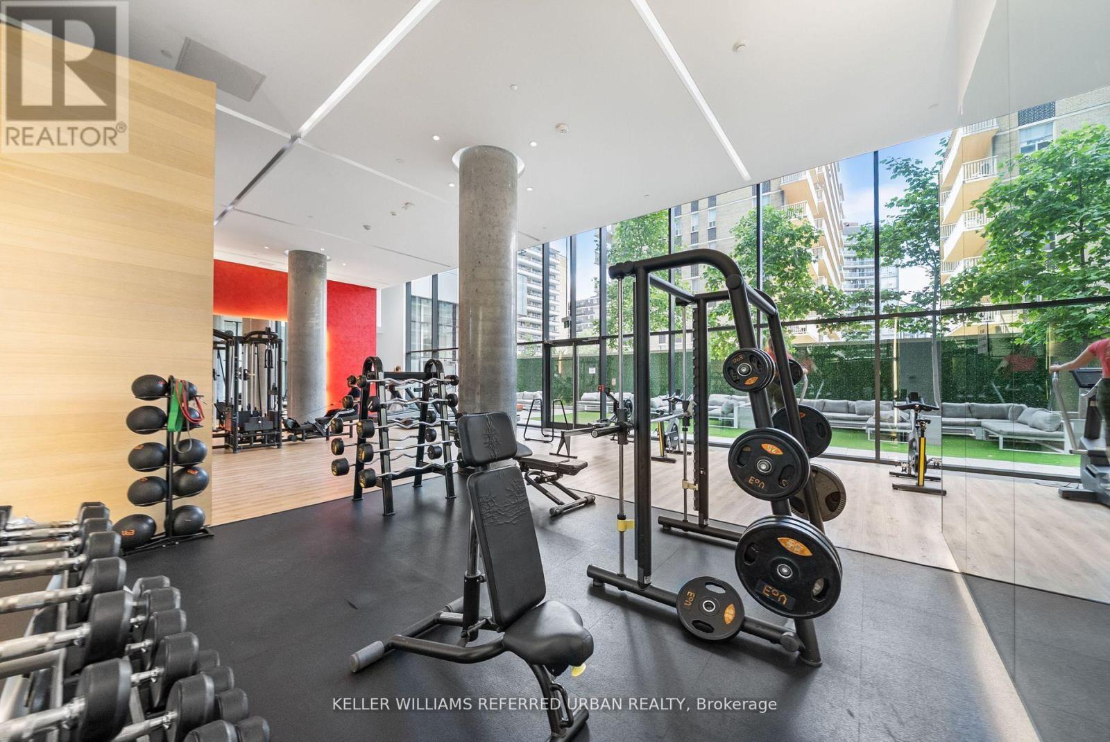 1604 - 185 Roehampton Avenue, Toronto, ON - Indoor Photo Showing Gym Room